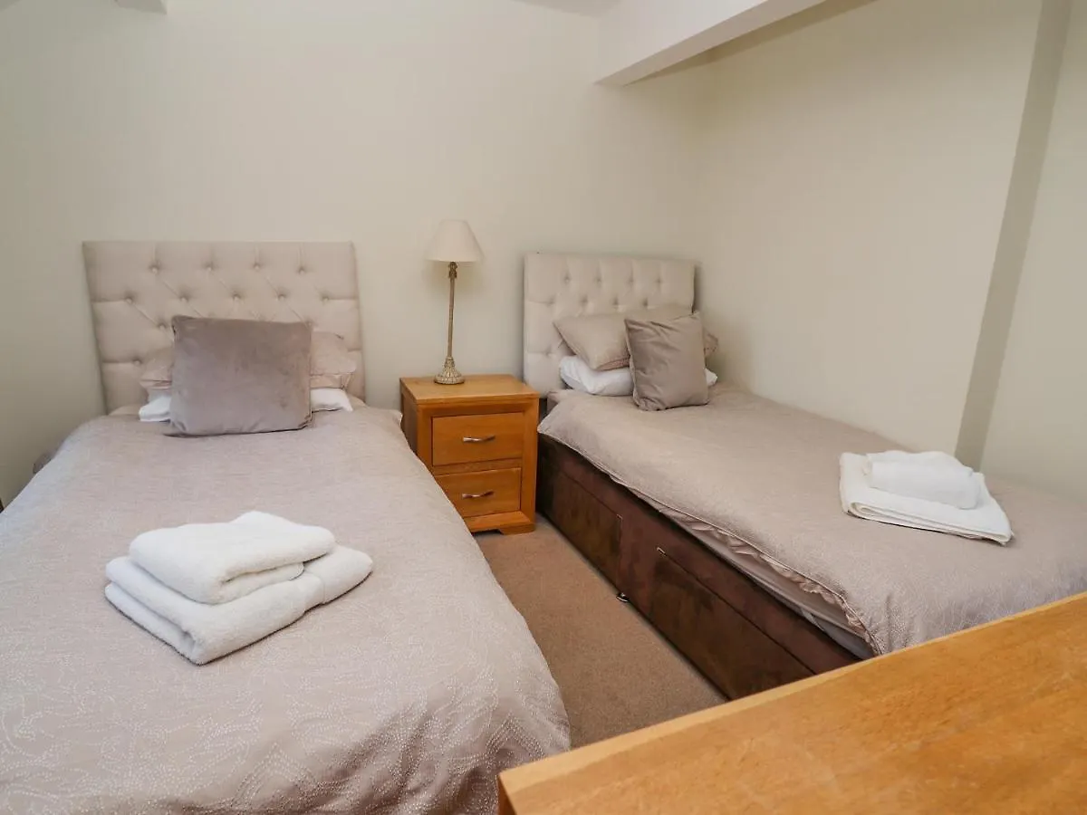 Garden Cottage 동커스터 펜션