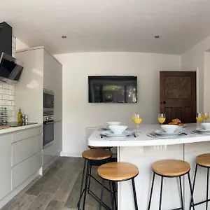 Bessie House 3bed Sd With Parking Racecourse Goffs Eco Power Stadium A1 M18 M1 M62 Holiday home